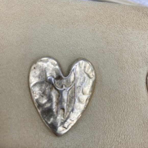 DONALD J PLINER Tan & Gold Suede Crossbody Purse Hammered Silver Hearts RARE - Picture 7 of 12